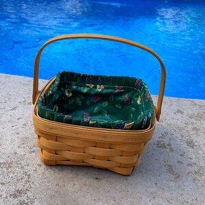 Longaberger Basket with fabric liner and garter